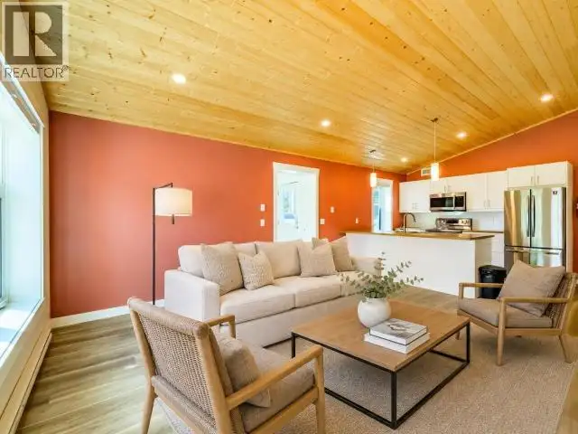 35- TAKHINI MEADOWS DRIVE Whitehorse North, Yukon in Houses for Sale in Whitehorse - Image 2