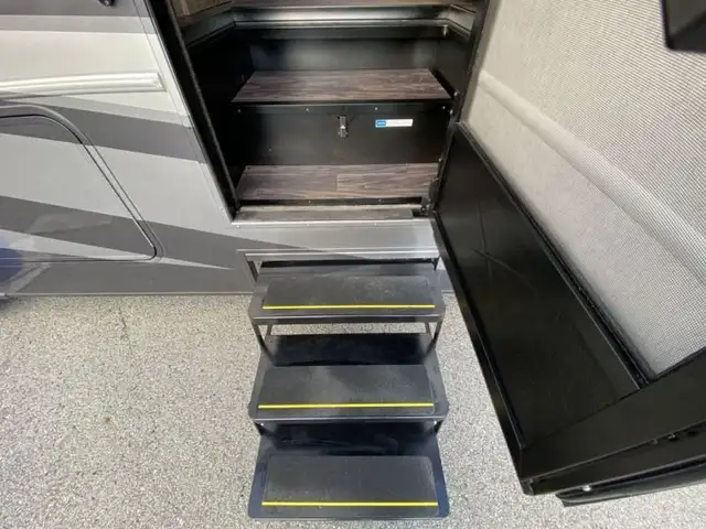 2025 Winnebago Vista 33K in RVs & Motorhomes in Abbotsford - Image 39