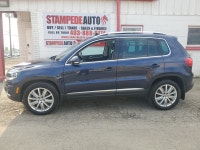 Comfortline | AWD | LEATHER | PANAL ROOF | NAVLook at this 2017 Volkswagen Tiguan Comfortline. Its A... (image 1)