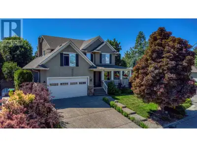Welcome to this richly &, classically designed family home, on a quiet East Hill cul-de-sac. With cu...