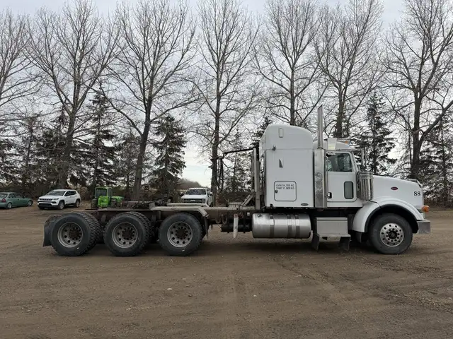 2006 PETERBILT 378 in Heavy Trucks in Saskatoon - Image 5