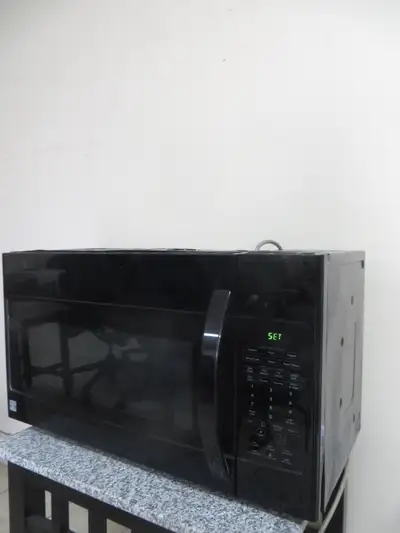 (Kenmore) Microwave $35 (W-30'' D-15.5''H-16.5'') missing turntable (plate) ** Cash Only, No e-trans...