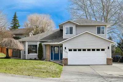 Location, Location, Location! Situated on a quiet cul-de-sac in sought-after East Courtenay, this im...