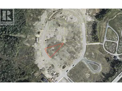 Build your dream home in Forest Heights. This 13,242 sq ft lot offers great sun exposure, is surroun...