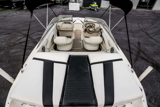 2009 Glastron GT185 in Powerboats & Motorboats in Rimouski / Bas-St-Laurent - Image 12
