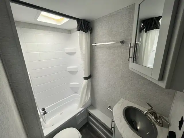 2021 KEYSTONE BULLET CROSSFIRE 2200BH21 (FINANCING AVAILABLE) in Travel Trailers & Campers in Strathcona County - Image 15