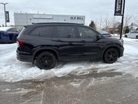 2021 Honda Pilot Black Edition 3.5L V6 ALL MAINTENANCE UP TO DATE, and we have reconditioned the veh... (image 2)