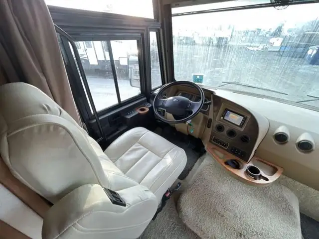 2014 Winnebago Adventurer 38Q in RVs & Motorhomes in Kamloops - Image 20