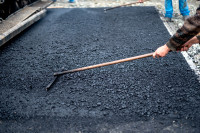 Resurfacer ou réparation d'asphalte