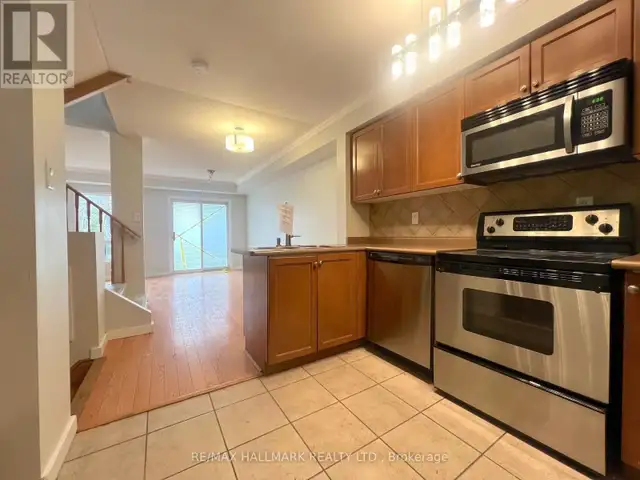 33 Lodgeway Drive Vaughan, Ontario, photo 3 of 4