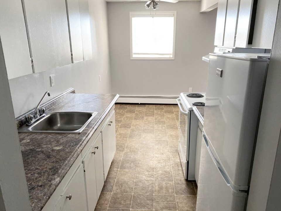 MacKenzie Manor - 2 Bedroom 1 Bath Apartment for Rent 4
