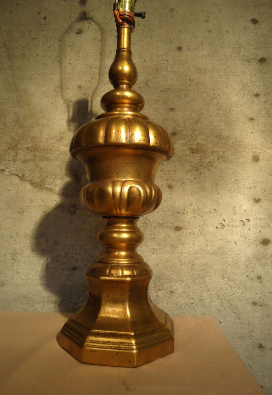 DECORATIVE TABLE LAMP, GILT BASE dans Autre  à Ville de Montréal - Image 2