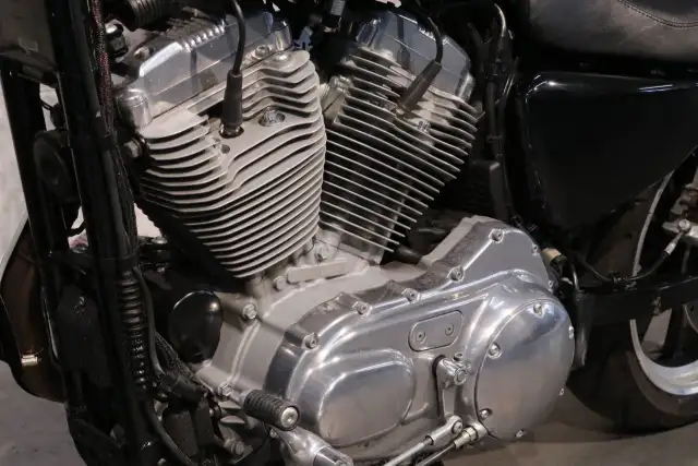 2014 Harley-Davidson SPORTSTER SUPERLOW XL883L in Sport Bikes in Ottawa - Image 11