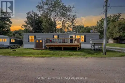 This home is all about easy living and the view. Set in Hidden Valley Estates, this 2 bedroom home h...