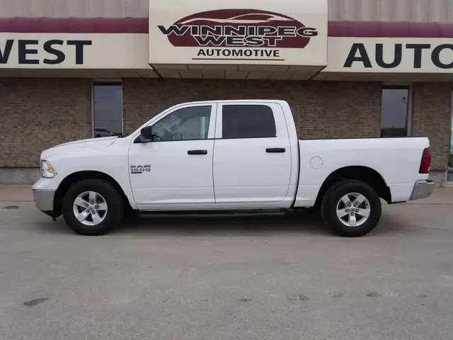2023 Dodge RAM 1500 SLT Crew Cab - SHORT BED | 4x4 | LOW KMS!!! in Cars & Trucks in Winnipeg - Image 4