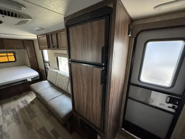 2019 ,Coachmen RV,Viking 21FQS in Travel Trailers & Campers in Kamloops - Image 14