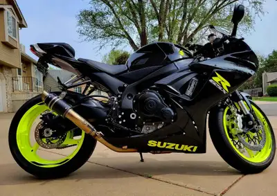 APPLY NOW: https://www.ridecollective.ca/get-pre-approved 2019 SUZUKI GSX-R 600S • High-performance...