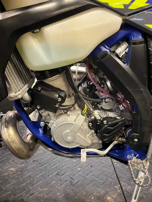 2024 SHERCO MOTO ENDURO 300 FACTORY RACE enduro Aubaine a l'état in Other in Lac-Saint-Jean - Image 8