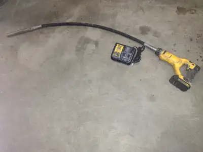 Vibreur pour ciment DEWALT avec 1 Batterie 1 chargeur, View more