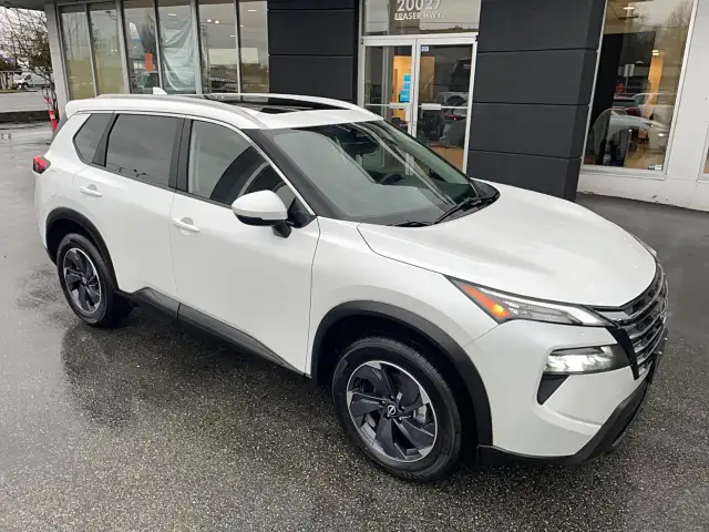 2025 Nissan Rogue AWD SV Moonroof in Cars & Trucks in Delta/Surrey/Langley - Image 10