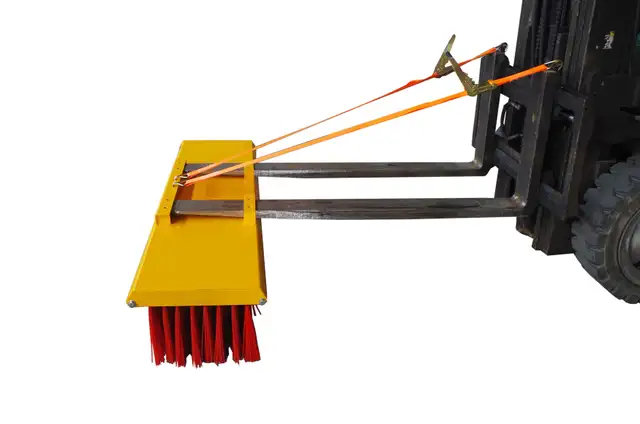 NEW FORKLIFT MOUNTED SWEEPER BROOM ATTACHMENT 2532021 in Heavy Equipment Parts & Accessories in Regina - Image 5