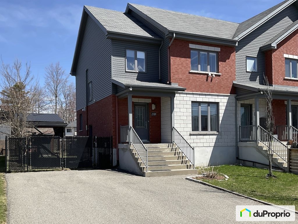 $535,000 - Townhouse for sale in St-Hyacinthe — photo 1