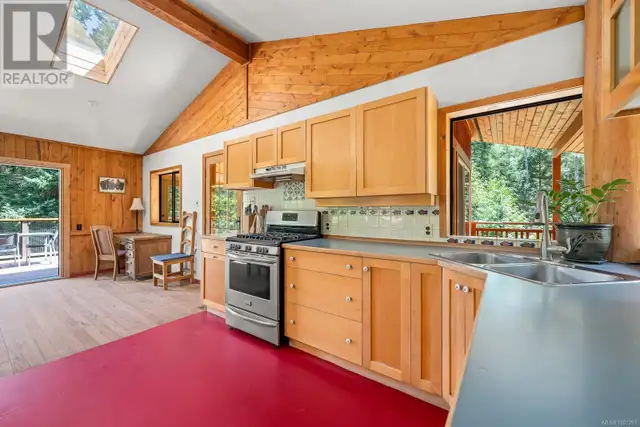 9900 Greenhill Rd Denman Island, British Columbia in Houses for Sale in Comox / Courtenay / Cumberland - Image 15