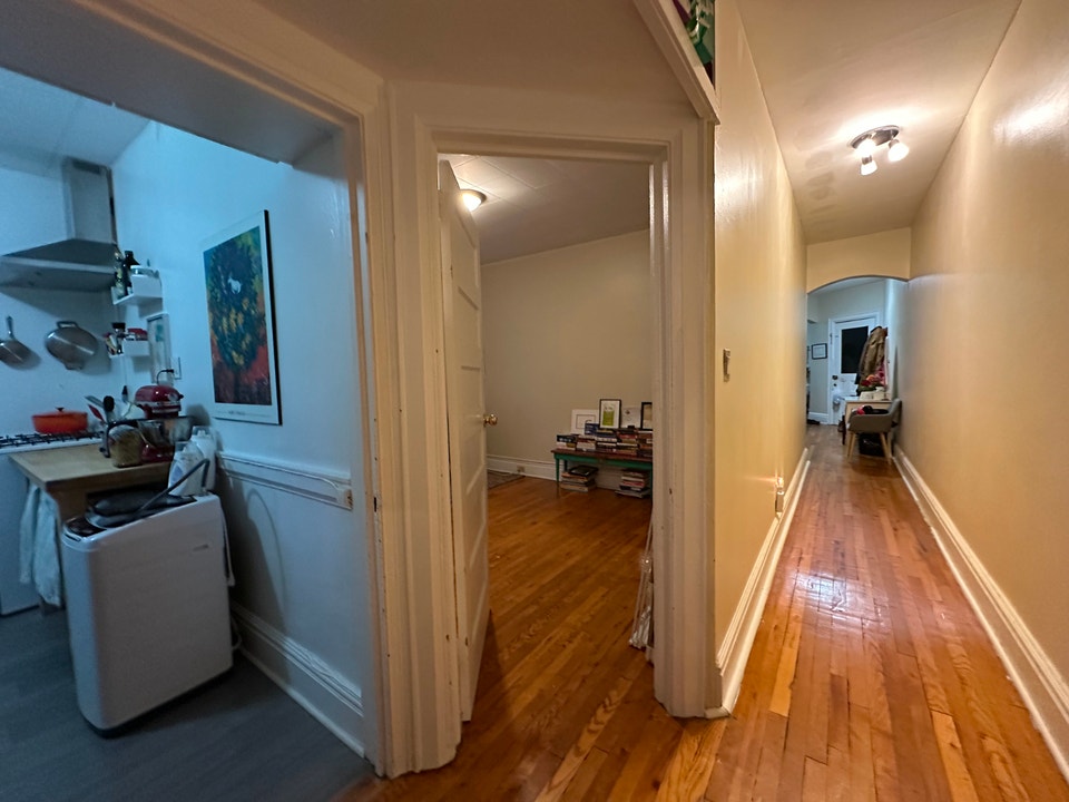 Beaconsfield Village Queen & Dovercourt Main Floor 3 Bedrm  Apt 3
