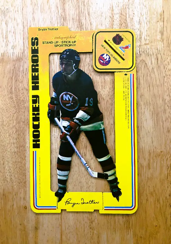 12” H 1975 Bryan Trottier Islanders Stand Up w/Replica Signature in Arts & Collectibles in Calgary - Image 2