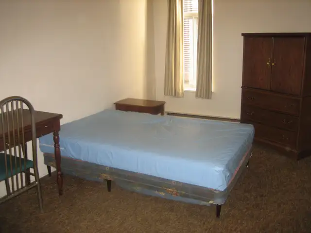 Chambre à louer, métro Atwater in Room Rentals & Roommates in City of Montréal - Image 3