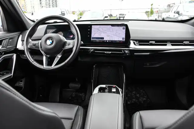 2025 BMW X1 xDrive28i AWD * Cuir * Carplay et Android        * L in Cars & Trucks in City of Montréal - Image 16