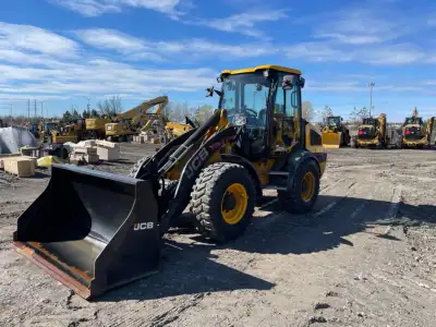 SPOTLESS JCB 409 COMPACT WHEEL LOADER FOR SALE - UNIT HAS ONLY 180 HOURS, LOCATED IN OTTAWA ONTARIO...