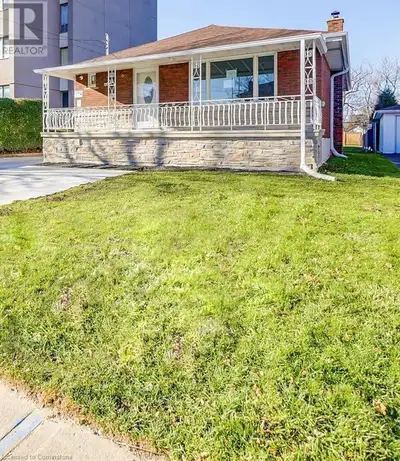 Stunning 3-Bedroom Upper Unit in Desirable Hampton Heights** Welcome to your dream rental! This beau...