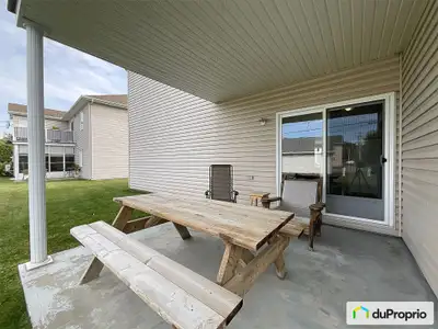 Agent d'immeuble s'abstenir. Besoin de fournir une qualification financière pour visiter le condo. C...