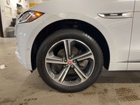 2017 Jaguar F-Pace 20d R-Sport AWD | Diesel | Panoramic Roof | Navigation This White F-Pace 20d R-Sp... (image 8)