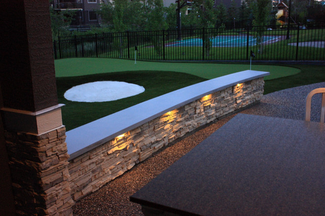 Artificial Grass & Putting Greens in Hot Tubs & Pools in Calgary - Image 4