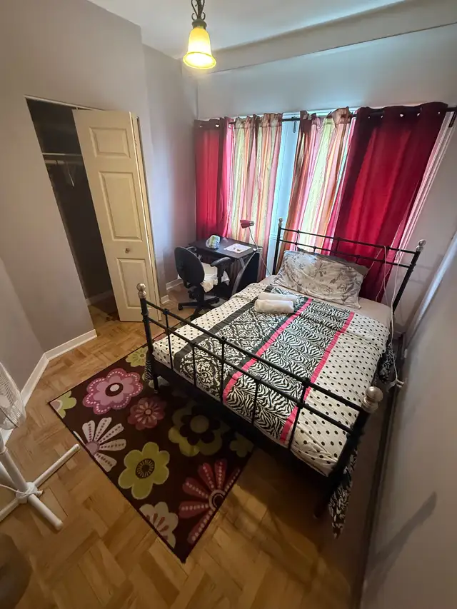 Room Across Polytechnique 2 minutes walk Métro Cotes Des Neiges