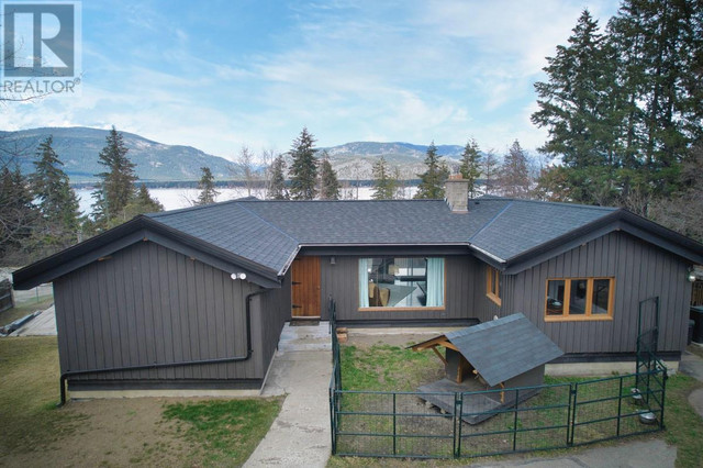 2816 Arnheim Road Sorrento, British Columbia in Houses for Sale in Kamloops