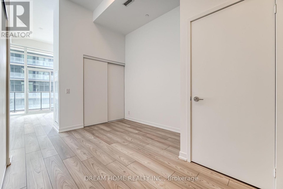 705 - 285 DUFFERIN STREET Toronto (South Parkdale), Ontario 4
