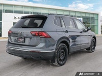 * 2 SETS OF TIRES, WINTERS AND SUMMERS * Panoramic power sunroof * LED tail lights * Automatic LED r... (image 4)