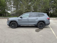 // ACCIDENT FREE!! // This 2025 Volkswagen Atlas Peak Edition 4WD is a bold midsize SUV built for bu... (image 9)