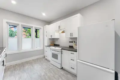 468 Charlotte Street For showings, TEXT or CALL: 705-559-3991 & please indicate address of unit you...