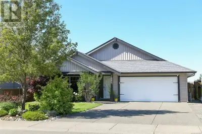 Welcome to your dream home in the heart of sought-after Cumberland! This beautifully maintained 3-be...