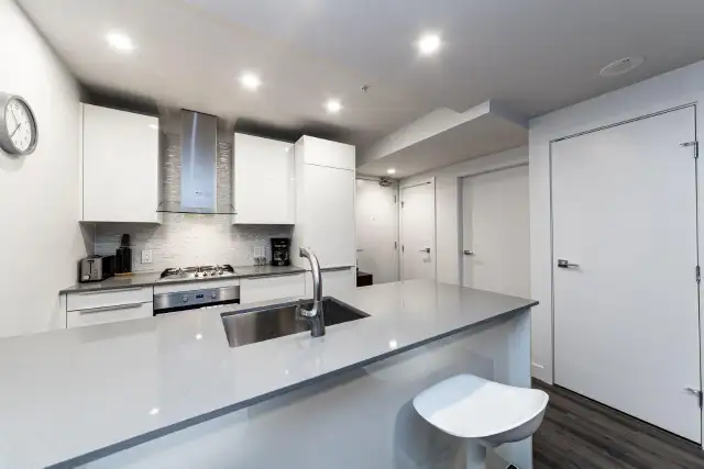 Furnished 1BR Downtown Vancouver | All inclusive | Weekly Stay in Short Term Rentals in Vancouver - Image 7