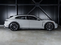 Porsche Taycan 4S Cross Turismo 2022 certifiée Porsche Approved, offerte par le Centre Porsche Québe... (image 8)