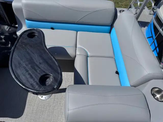 2025 Legend LE 19 RS EXT Pontoon Boat in Powerboats & Motorboats in Barrie - Image 18