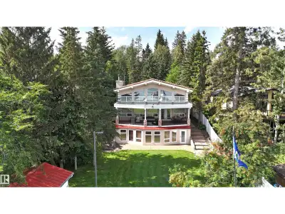 Lakefront Beauty! Mitchell Beach is located at the Northwest side of Pigeon Lake. This stunning walk...
