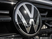 This Volkswagen Atlas Cross Sport boasts a Intercooled Turbo Premium Unleaded I-4 2.0 L/121 engine p... (image 9)