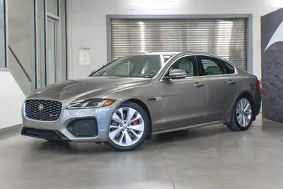 Jaguar XF P300 AWD R-Dynamic SE 2022: - Extérieur métallisé argent SILICON sur intérieur en cuir bla...