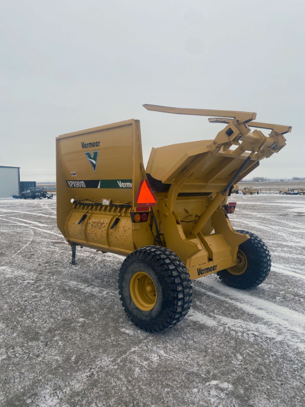 2019 Vermeer BPX9010 Bale Processor in Farming Equipment in Moose Jaw - Image 4